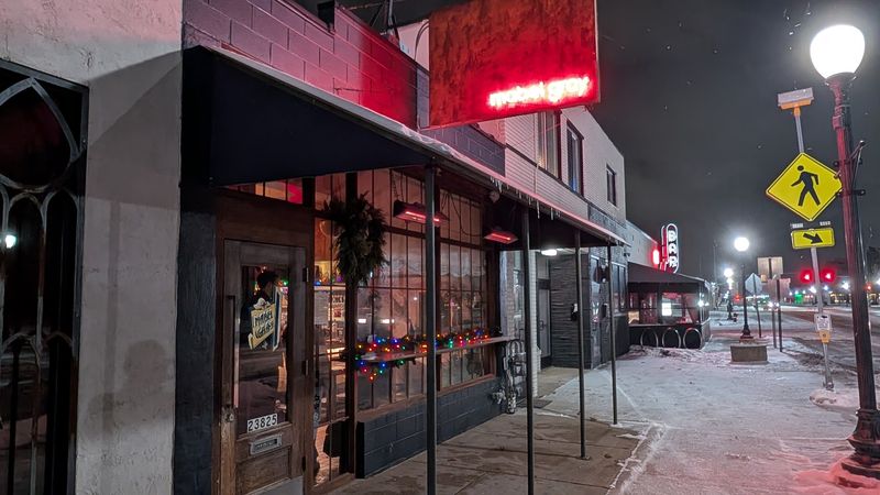 Arrive Early, Take In The Room