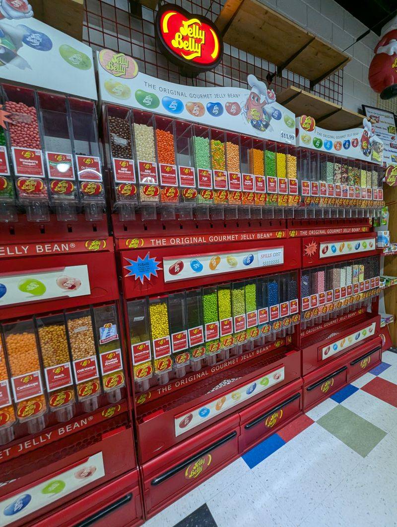 Build A Thoughtful Gift Bag That Actually Gets Eaten