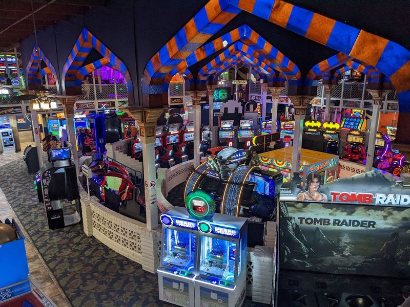 Mini-Golf With Animal-Themed Obstacles