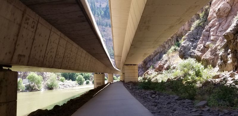 A Corridor That Cooperates