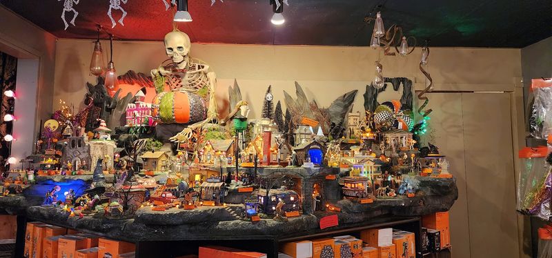Miniature Villages and Themed Displays