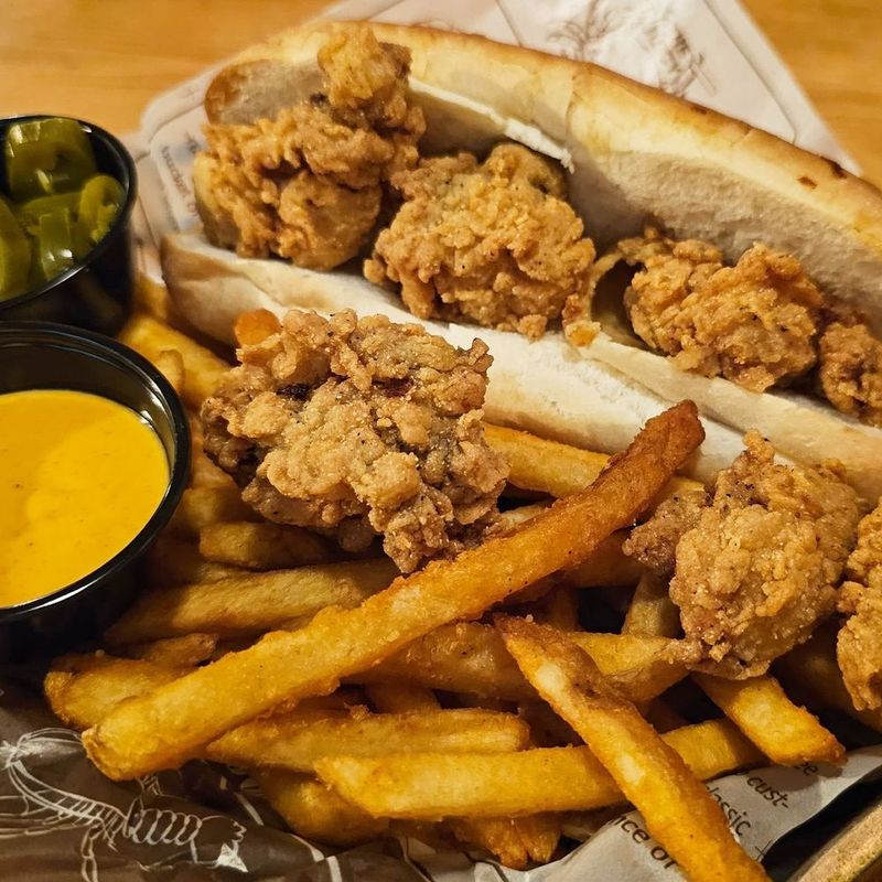 Mississippi: Catfish Po' Boy At The Crawdad Hole