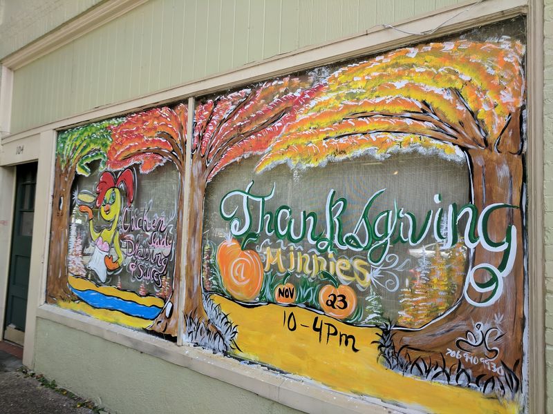 Minnie's Uptown Restaurant