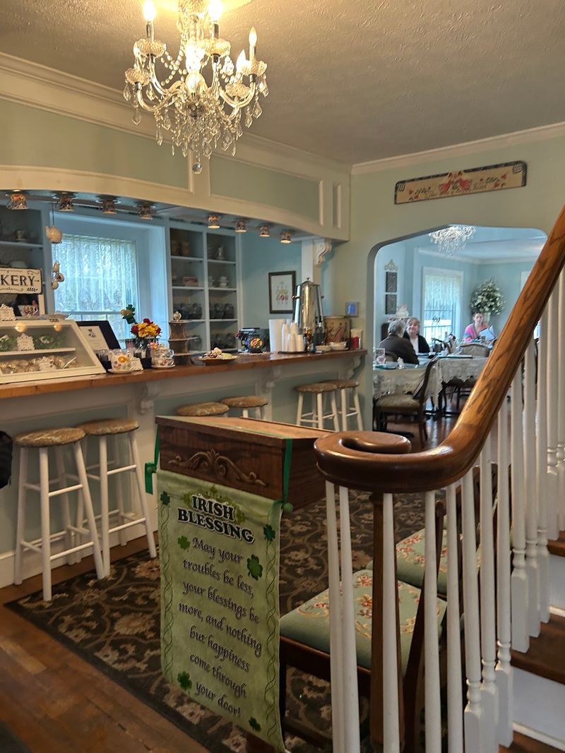 Miss Hickory's Tea Room, Strongsville