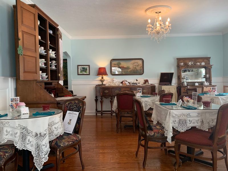 Miss Hickory's Tea Room, Strongsville