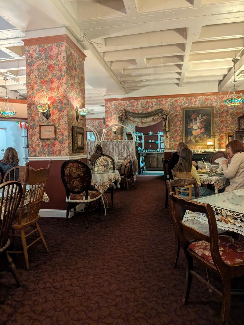 Miss Molly's Tea Room and Gift Shop, Medina