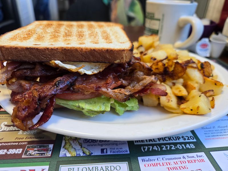 Lou Roc’s Diner, Worcester