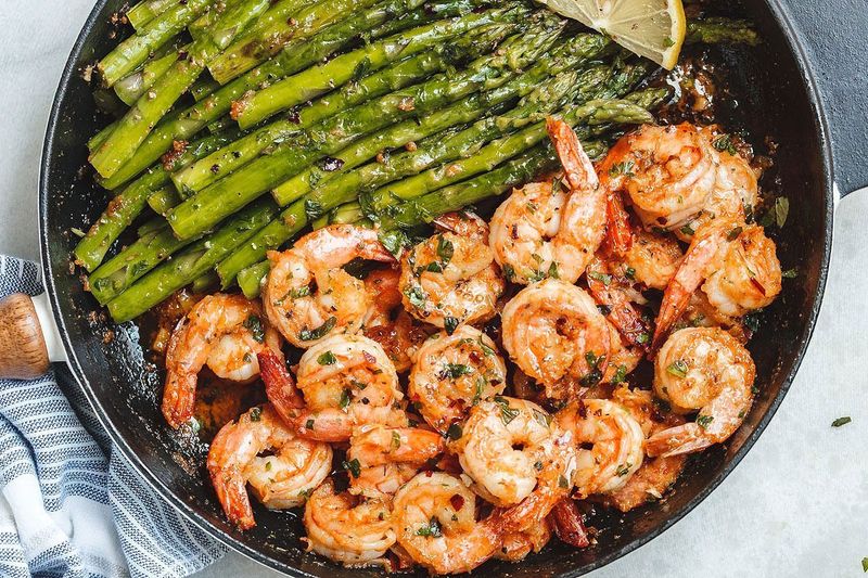 Lemon Garlic Butter Shrimp and Asparagus
