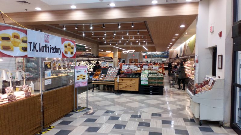 Mitsuwa Marketplace, Arlington Heights Mitsuwa Marketplace, Arlington Heights
