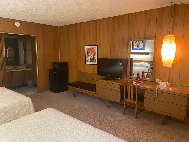 Modern Comforts Quietly Hide Inside The Time Capsule Modern Comforts Quietly Hide Inside The Time Capsule
