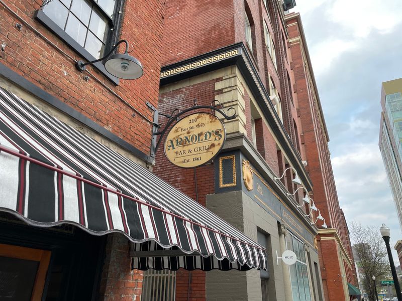 Arnold’s Bar And Grill