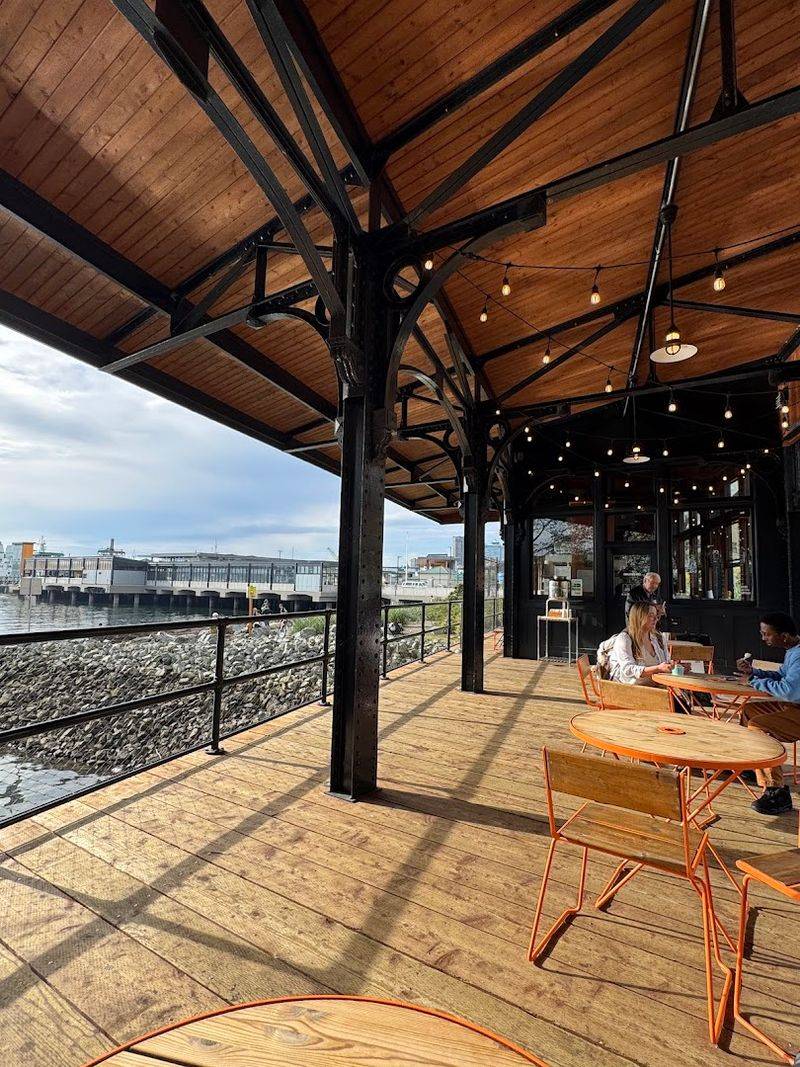 Molly Moon's Waterfront - Seattle