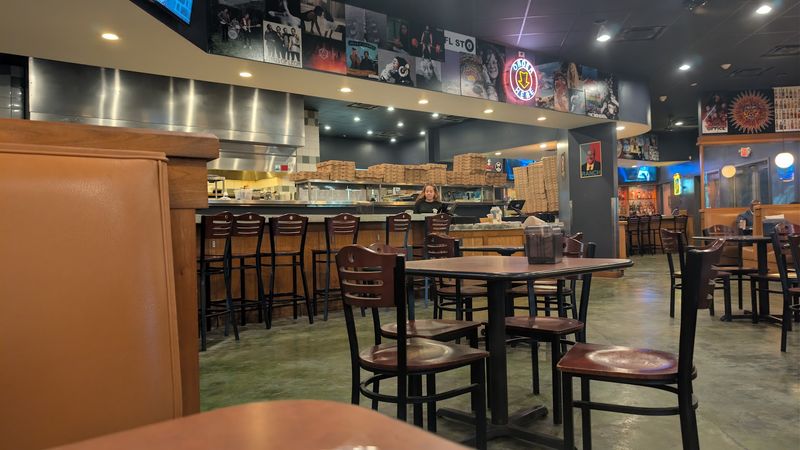 Momo's Pizza - Pensacola Street