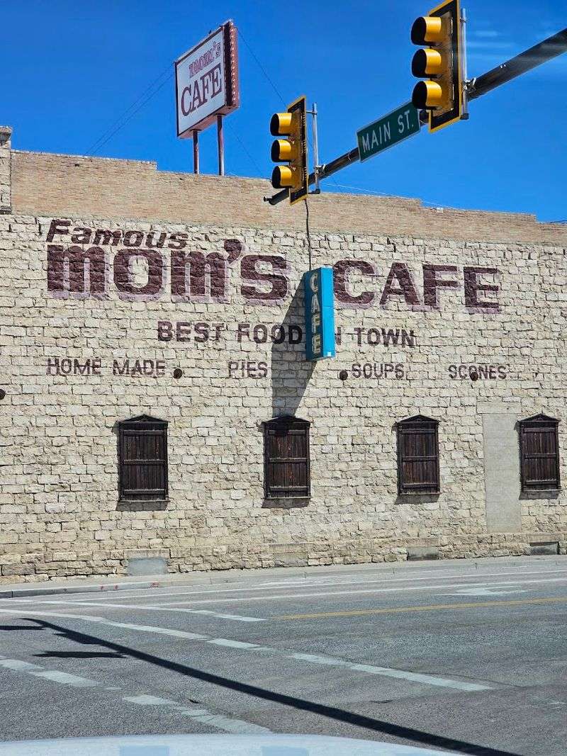 Mom's Cafe Mom's Cafe
