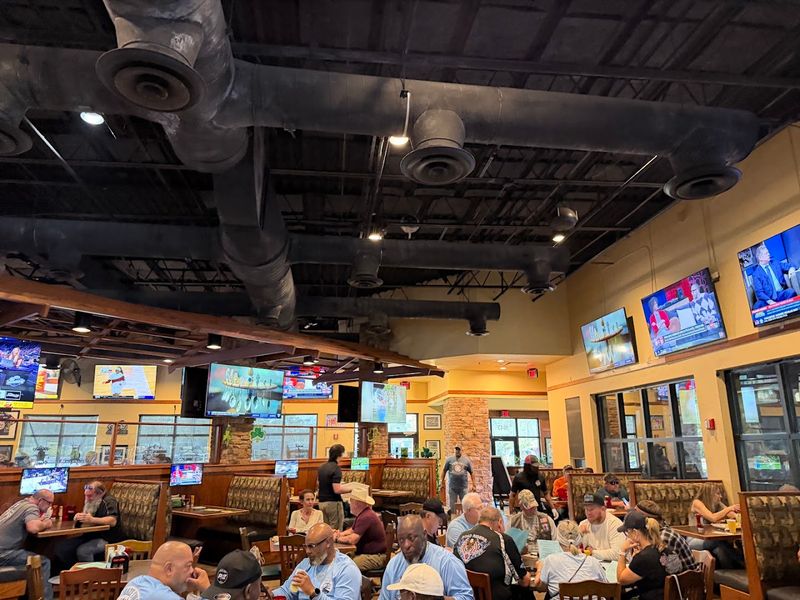 Monday Night Wing Deals Make Houligan's A Weekly Tradition For Many Families