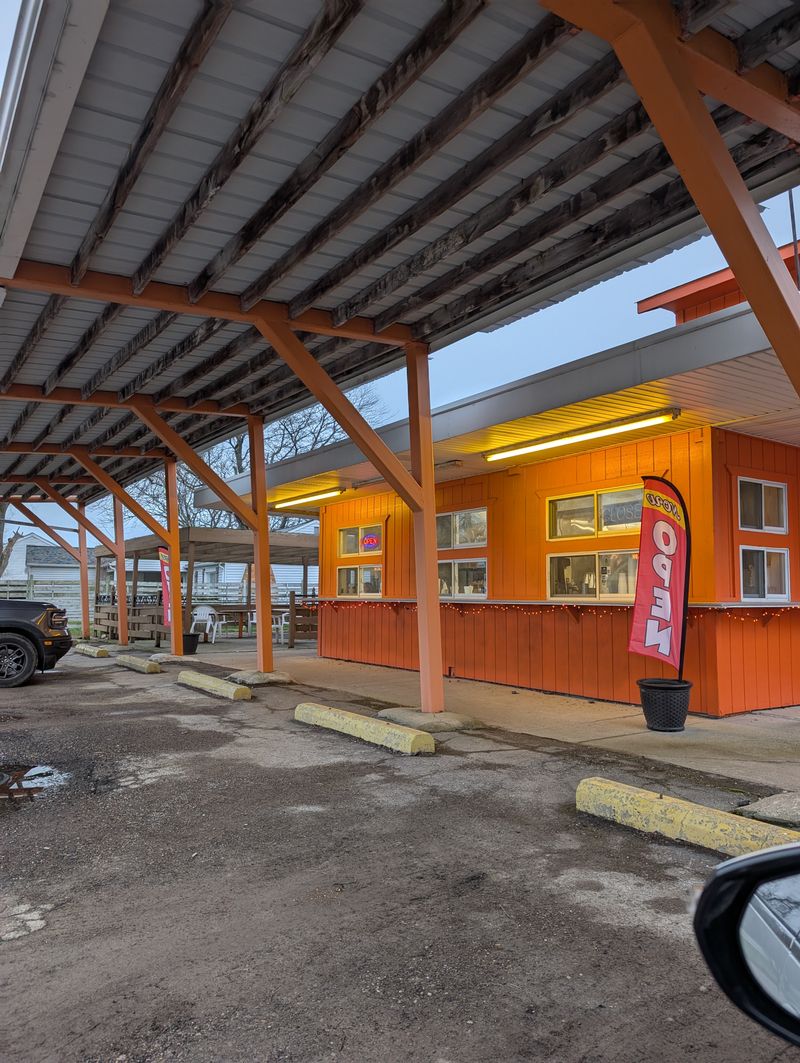 Little Vinny's Drive-In — Newport, MI