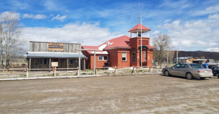 Montana’s Small-Town Diner Serving Roast Beef Sandwiches Just Like The Old Days