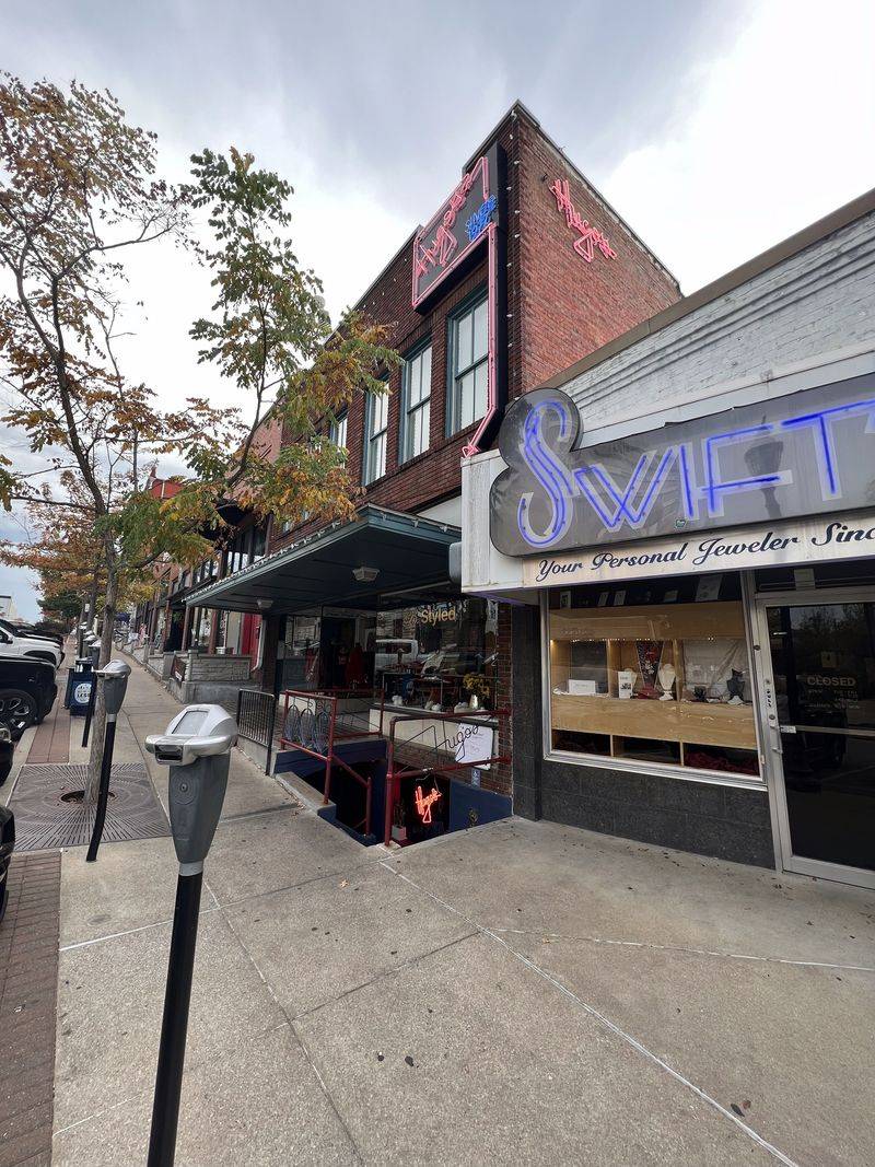 Hugo's — Fayetteville, AR