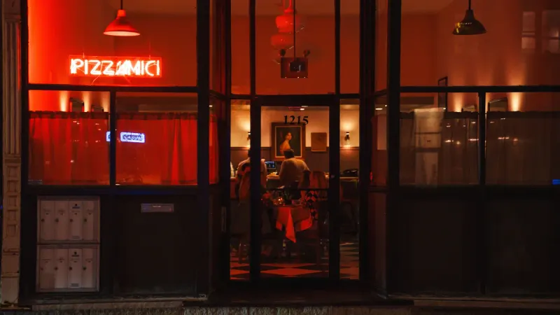 Pizz'Amici – The West Town Pizza Phenomenon