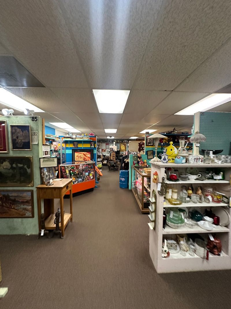 More Than 200 Dealers Under One Roof More Than 200 Dealers Under One Roof