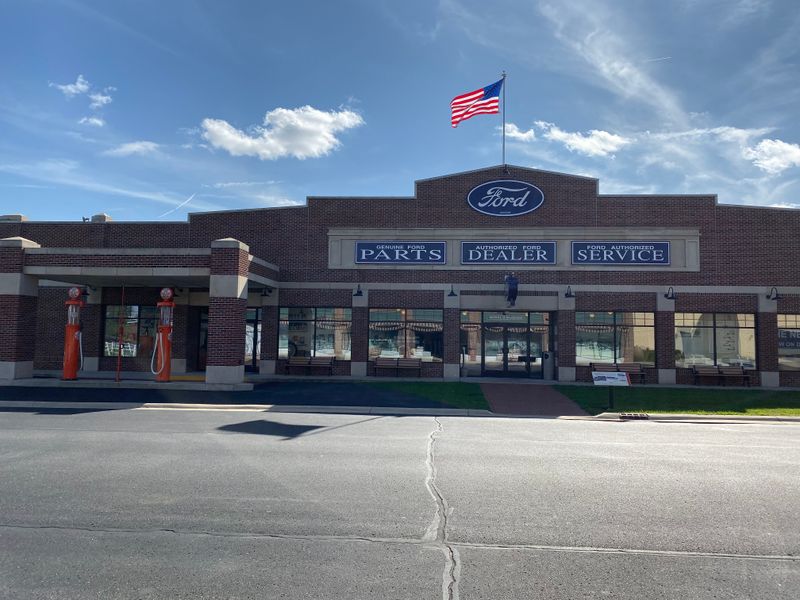 Chrome, Curves, and Showroom Glamour That Still Stops Time