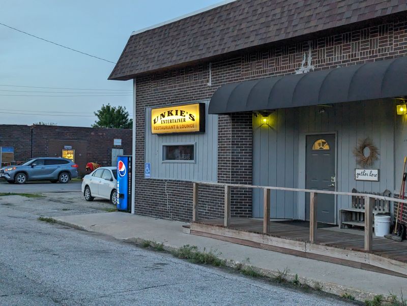 Unkie’s Entertainer Restaurant & Lounge – Thor