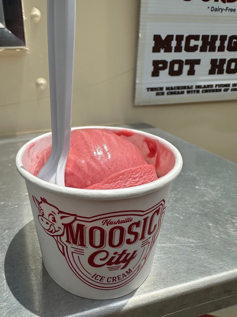 Mo's Ice Cream Parlor Mo's Ice Cream Parlor