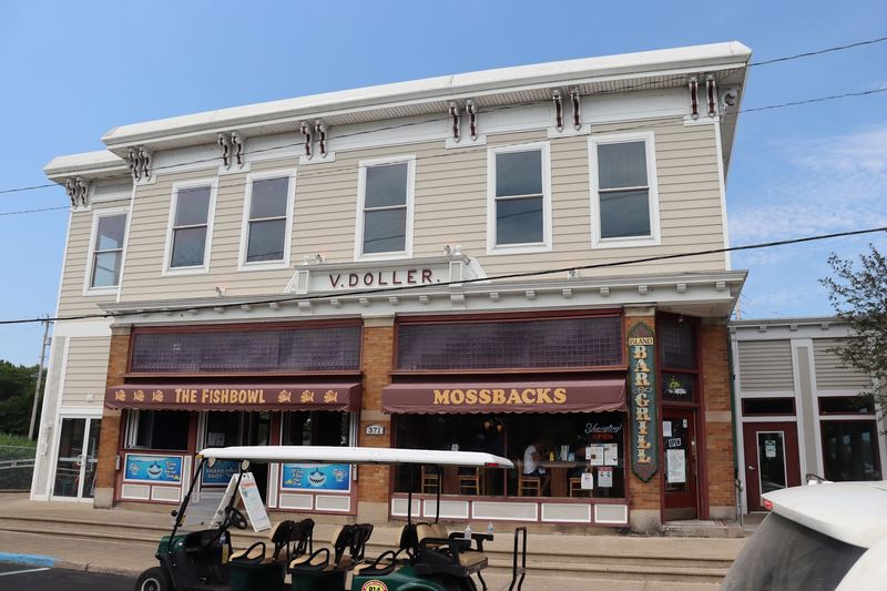 Mossbacks Island Grill, Put-in-Bay