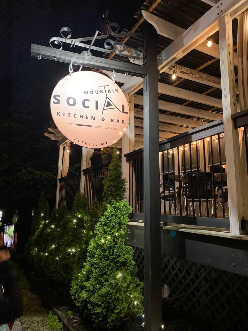 Mountain Social Kitchen & Bar, Bethel