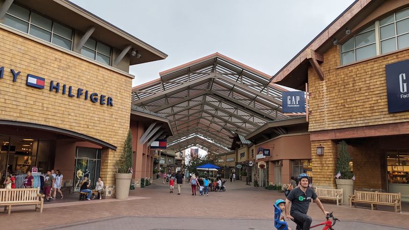 Mountain Views That Make Shopping Feel Like A Mini Vacation