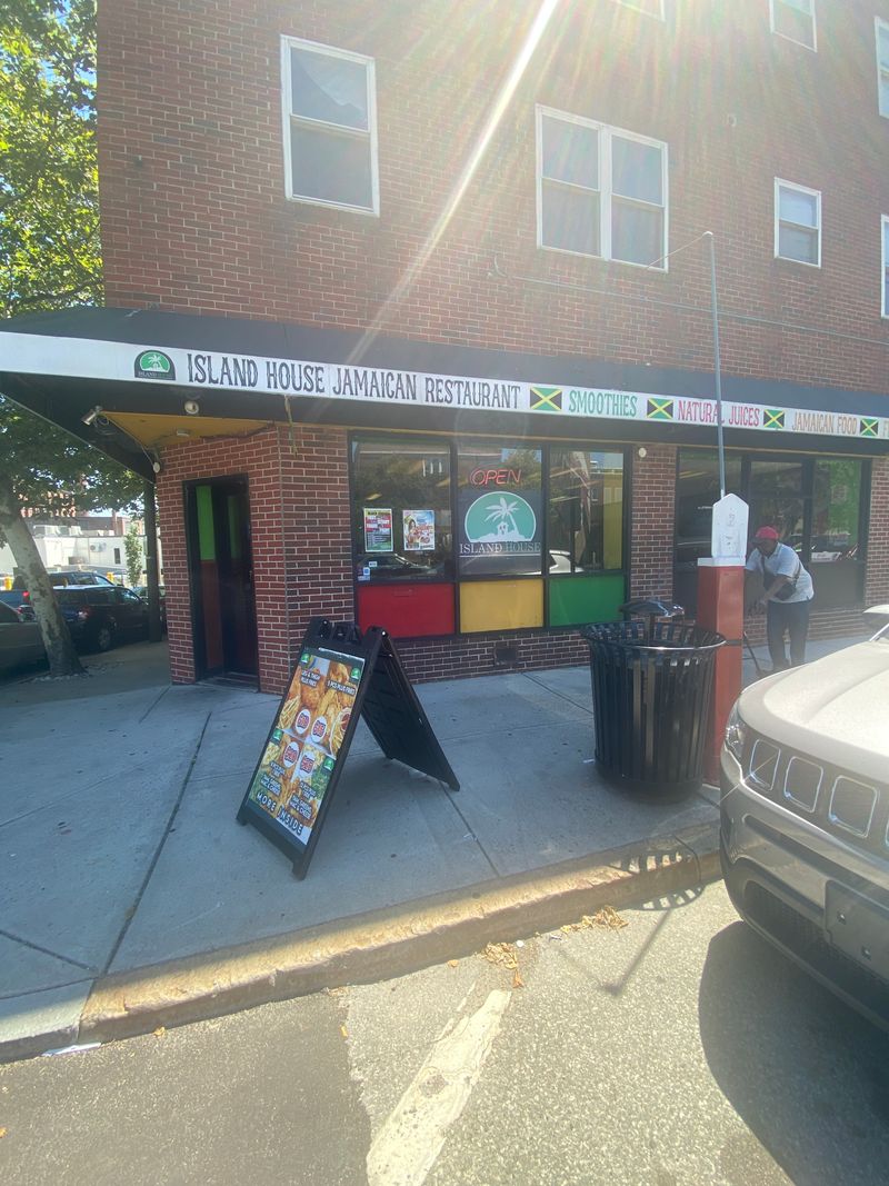 Island House Restaurant – 242 Broad St, Providence, Rhode Island 02907