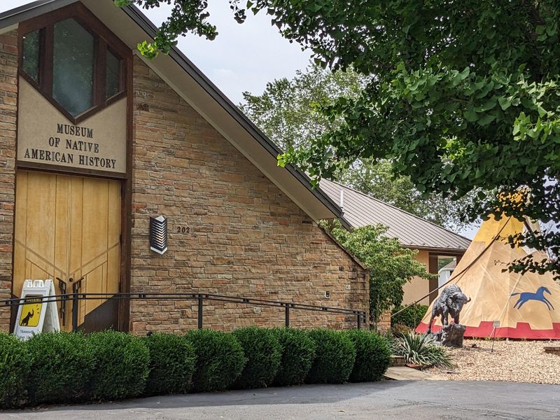 Museum of Native American History, Bentonville
