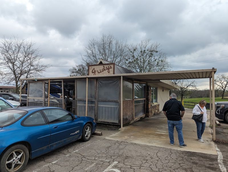Judy's Drive In, Waldron