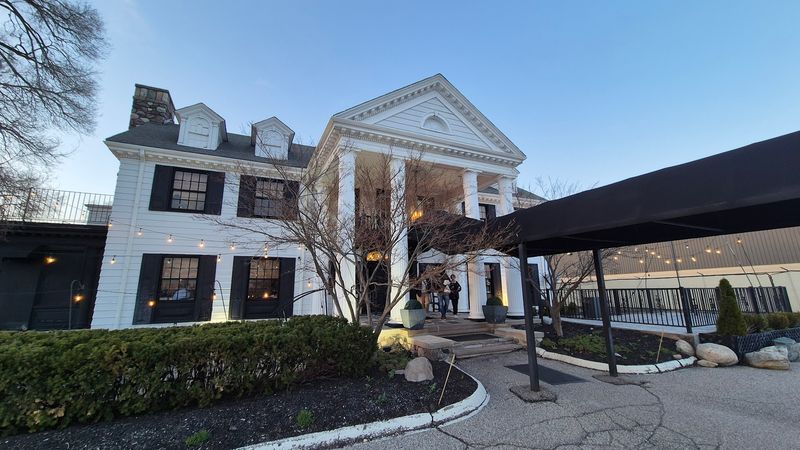 Shiro Restaurant And Sushi Bar