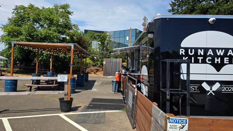 Runaway Kitchen Burgers 