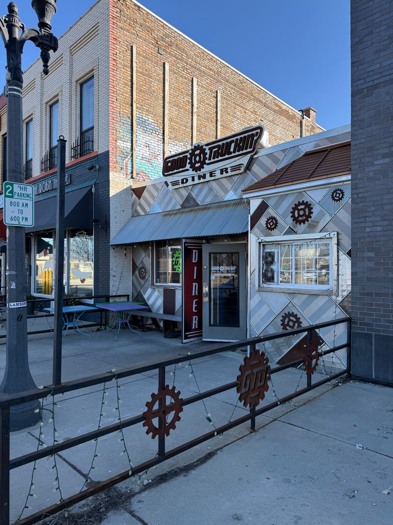 Good Truckin' Diner, Lansing