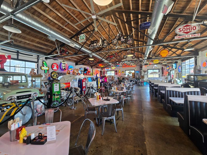 Chloe's Diner, Massillon