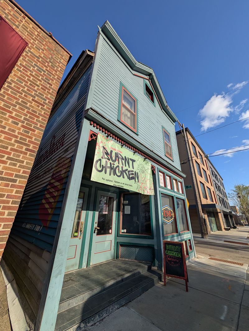 Burnt Chicken & Peewees Po'Boys – St Paul