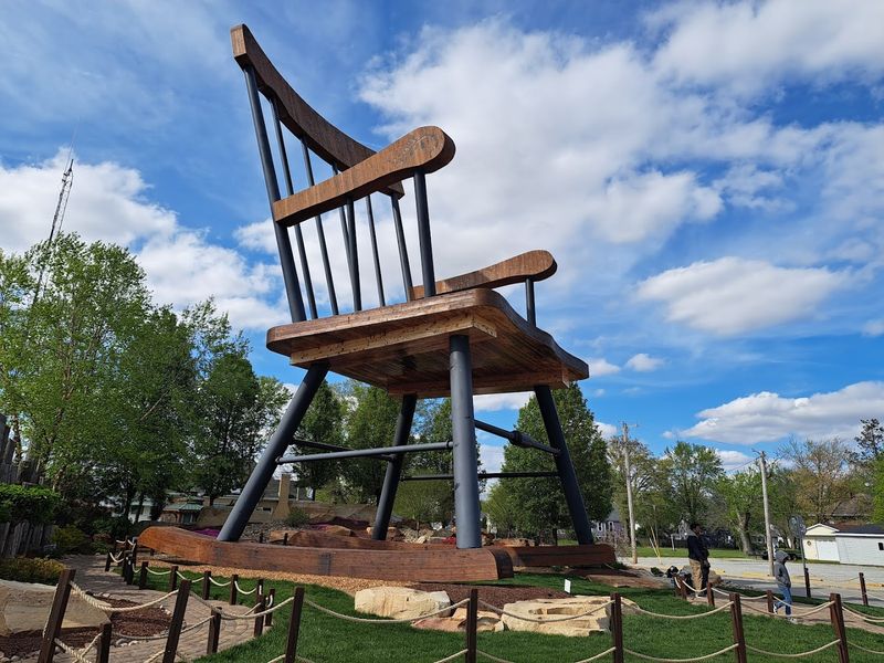 Casey World's Largest Things, Casey