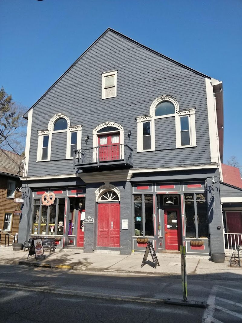 A Genuinely Charming Small-Town Bakery Worth The Drive
