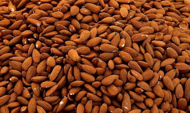 Natural Almonds: Fiber & Vitamin Champions
