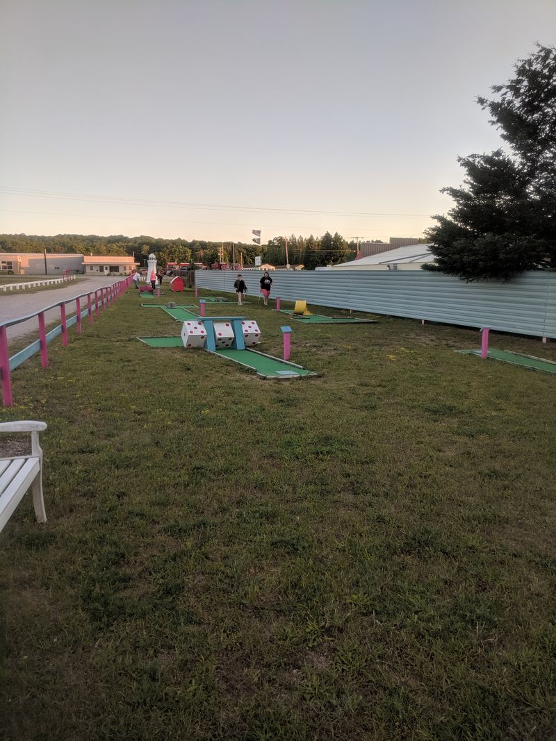 Play Mini Golf Between Lines