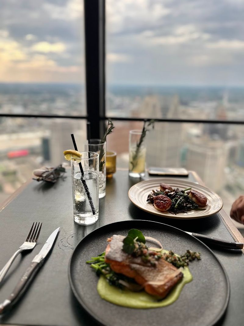 Views That Frame Dinner