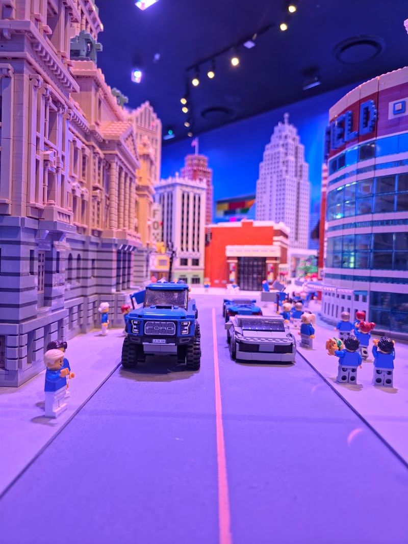 MINILAND Detroit, Up Close