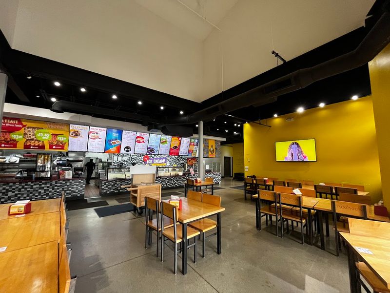 NeeHee’s, Troy