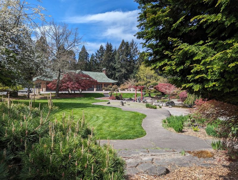 Neighboring Gardens That Make The Visit Even Richer