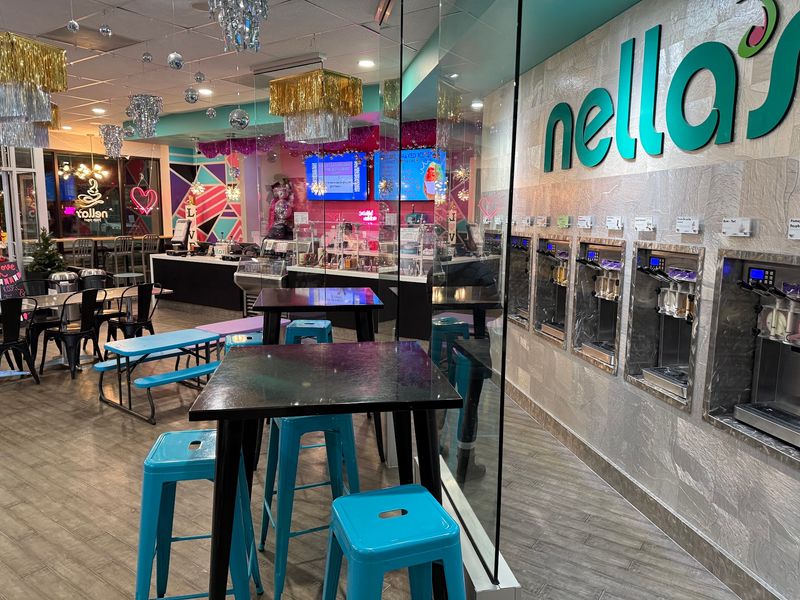 Nella's Frozen Yogurt, Littleton