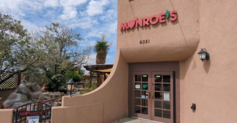 New Mexicans Rave About The Legendary Red Chile Burgers At This Local Favorite