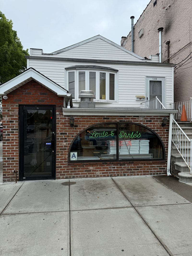 Louie & Ernie’s Pizza