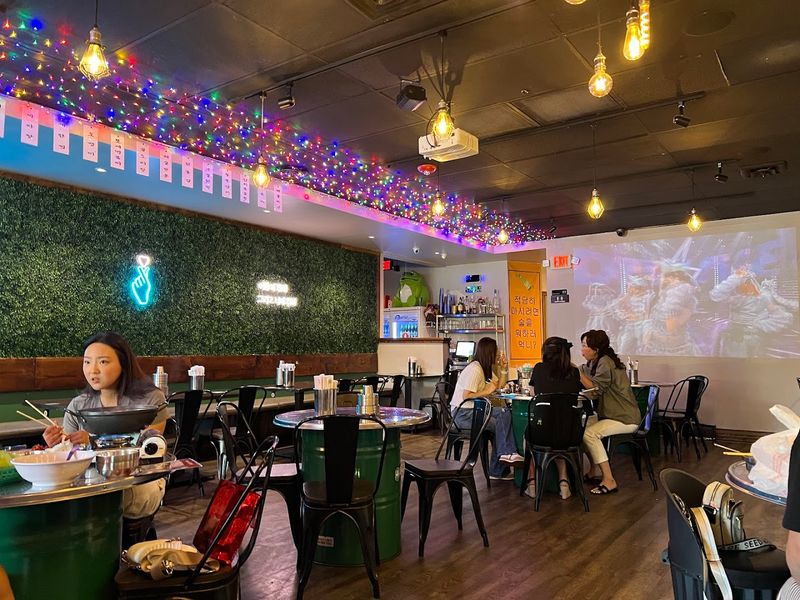 New Village Gastropub & Karaoke, Northbrook